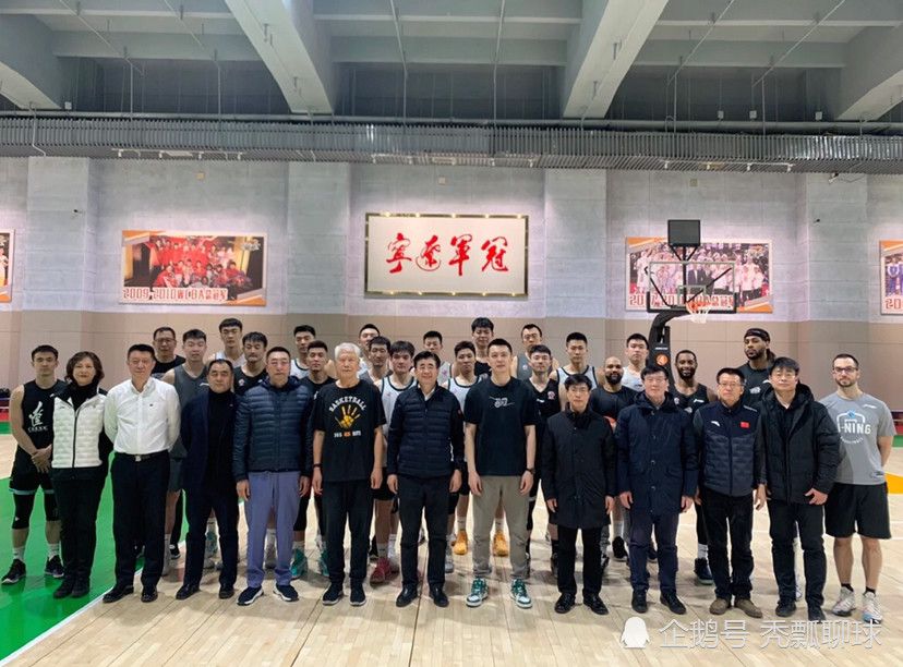 虽然他心中愤恨无比，可是这时候却连一个屁都不敢放。
